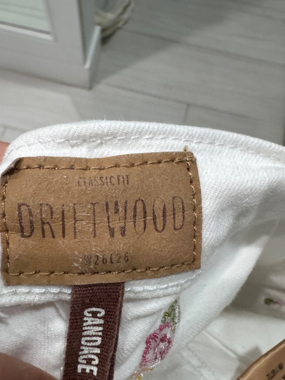 DRIFTWOOD White Straight-Leg Jeans with Tiny Rose Embroidery - Picture 4 of 4
